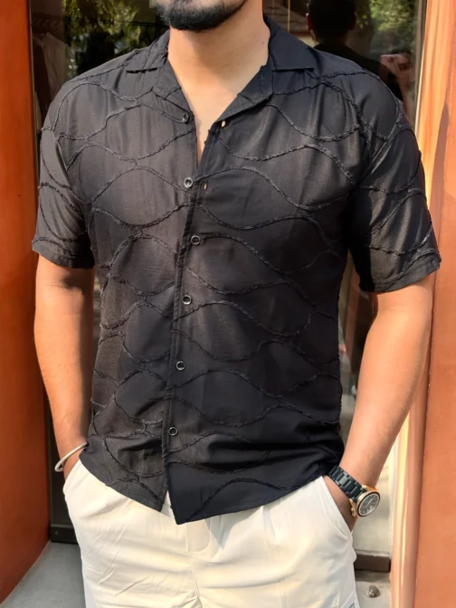 UA INFINITY EMBROIDERED SHIRT MEN - BLACK