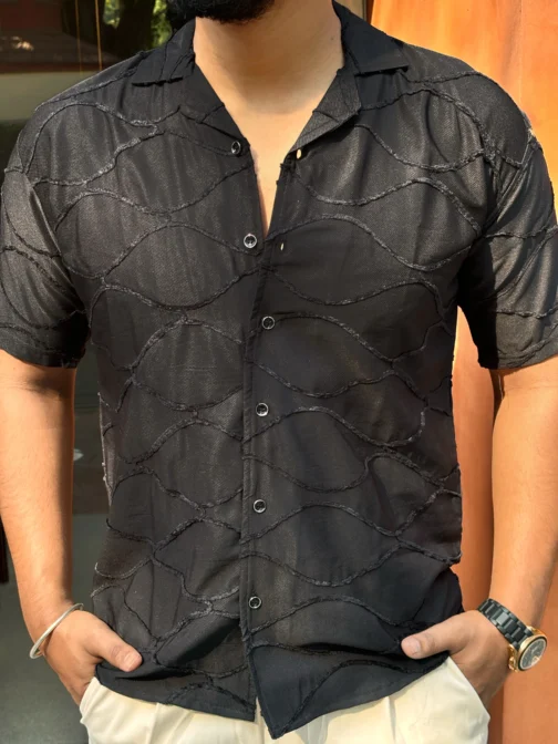 UA INFINITY EMBROIDERED SHIRT MEN - BLACK - Image 2