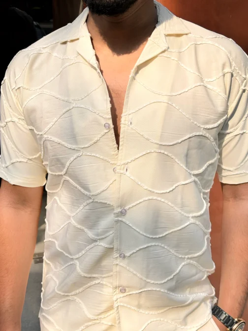 UA INFINITY EMBROIDERED SHIRT MEN - BEIGE - Image 3