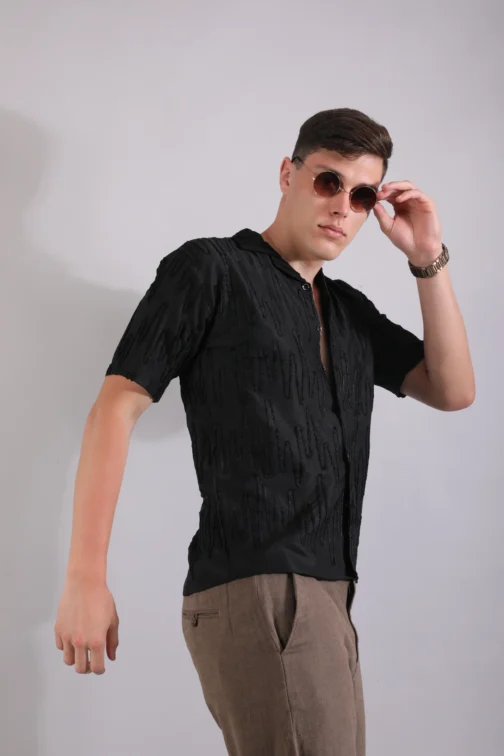 UA ZIG-ZAG EMBROIDERED SHIRT MEN - BLACK